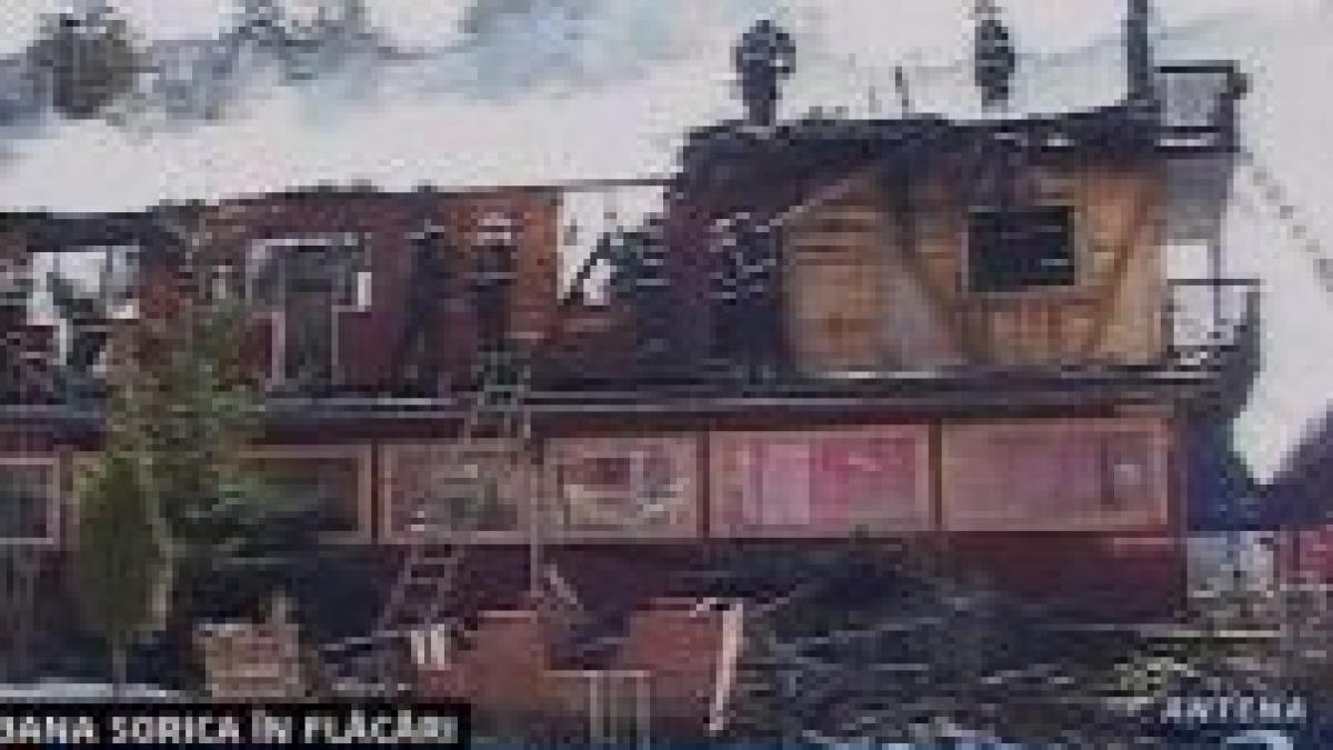 azuga cabana sorica a fost distrusa de un incendiu video