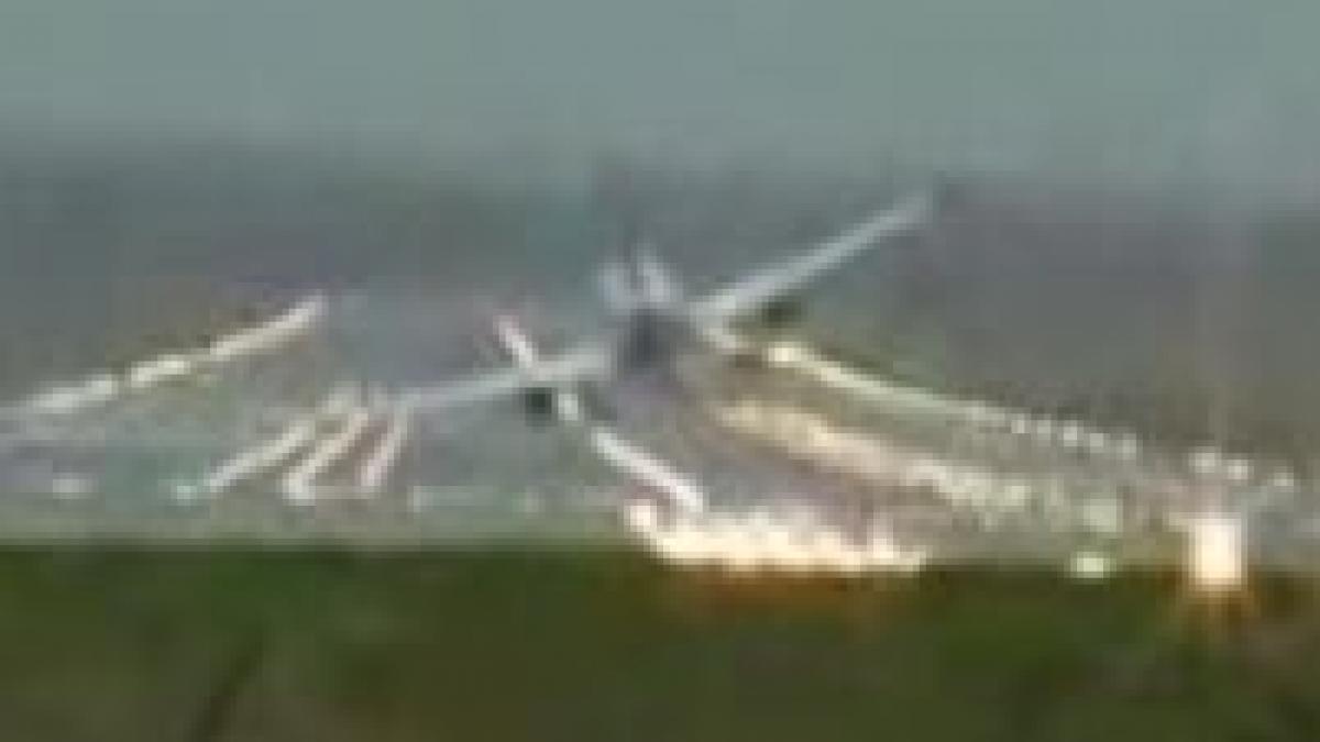 un avion de pasageri a fost la un pas sa se prabuseasca in germania video