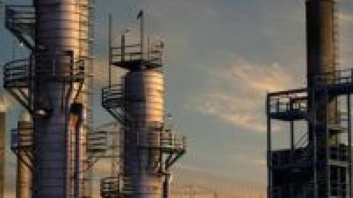 petrom scumpeste benzina cu 0 06 lei pe litru