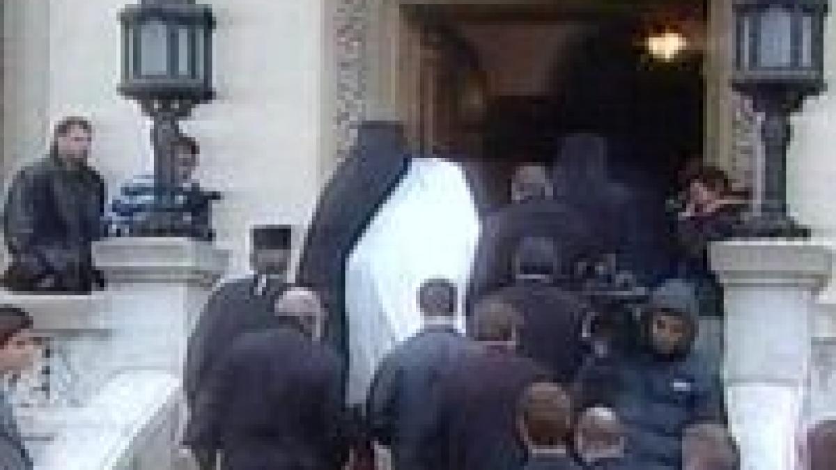 preotii pot candida ca independenti la alegerile locale