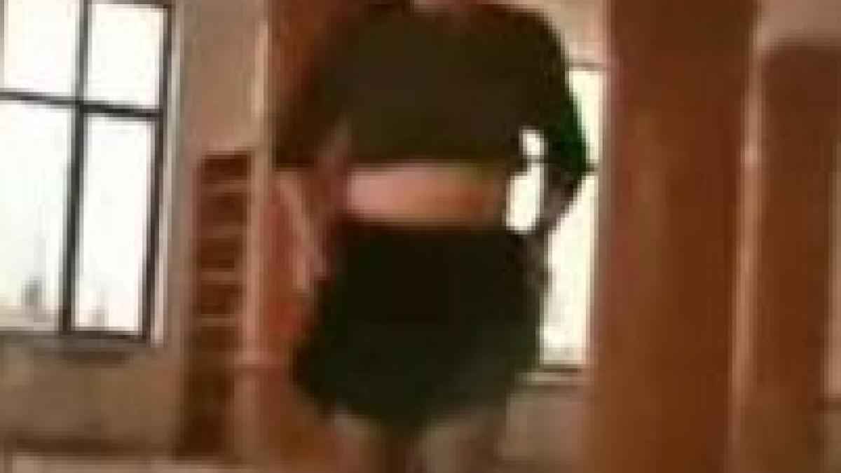 spectacol erotic in sala de lectura protagonista bibliotecara video