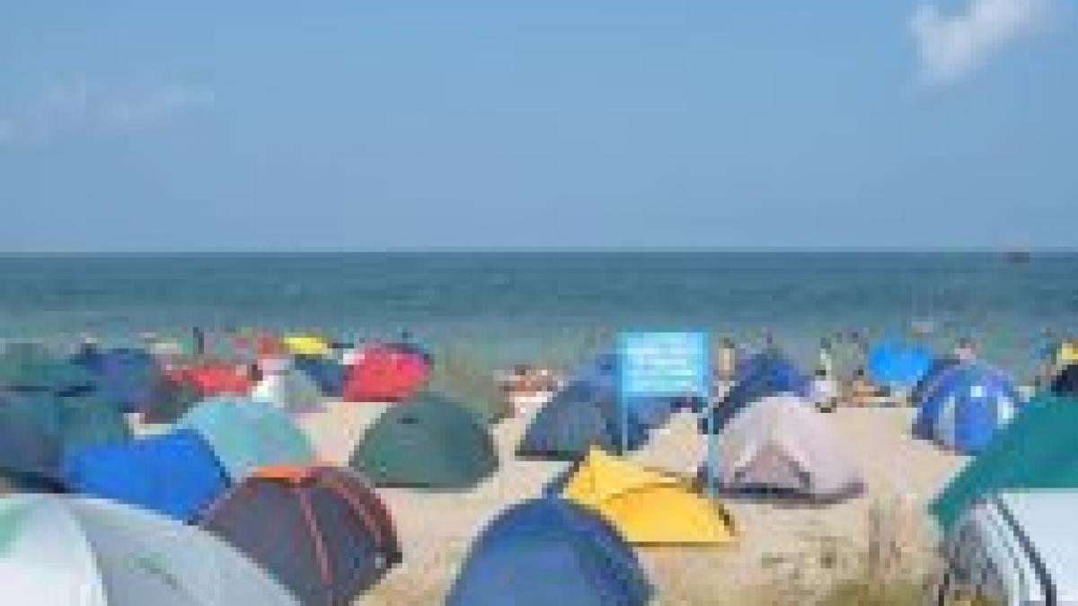 in vama veche ar putea fi interzise sezlongurile de plastic si barurile pe plaja