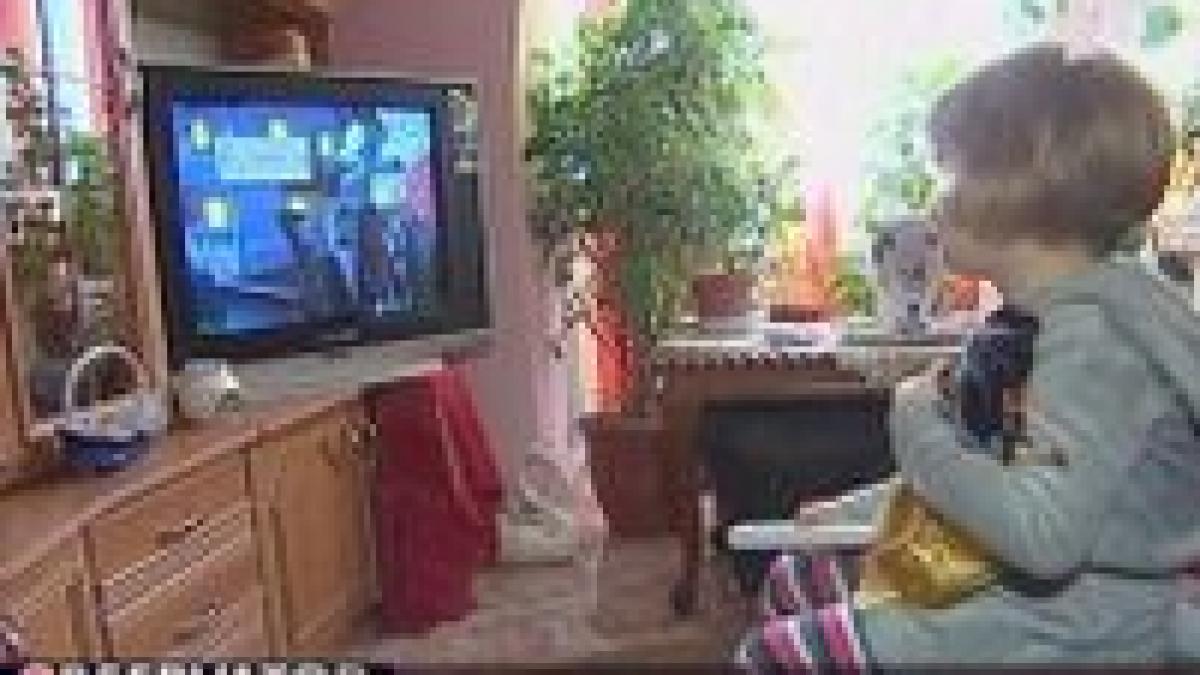 copiii care se uita mult la televizor devin agresivi si introvertiti