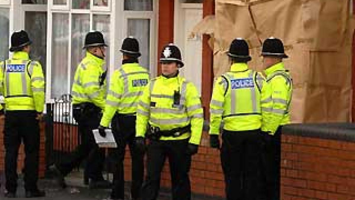 patru agenti din politia londoneza sunt suspectati de spionaj pentru al qaida