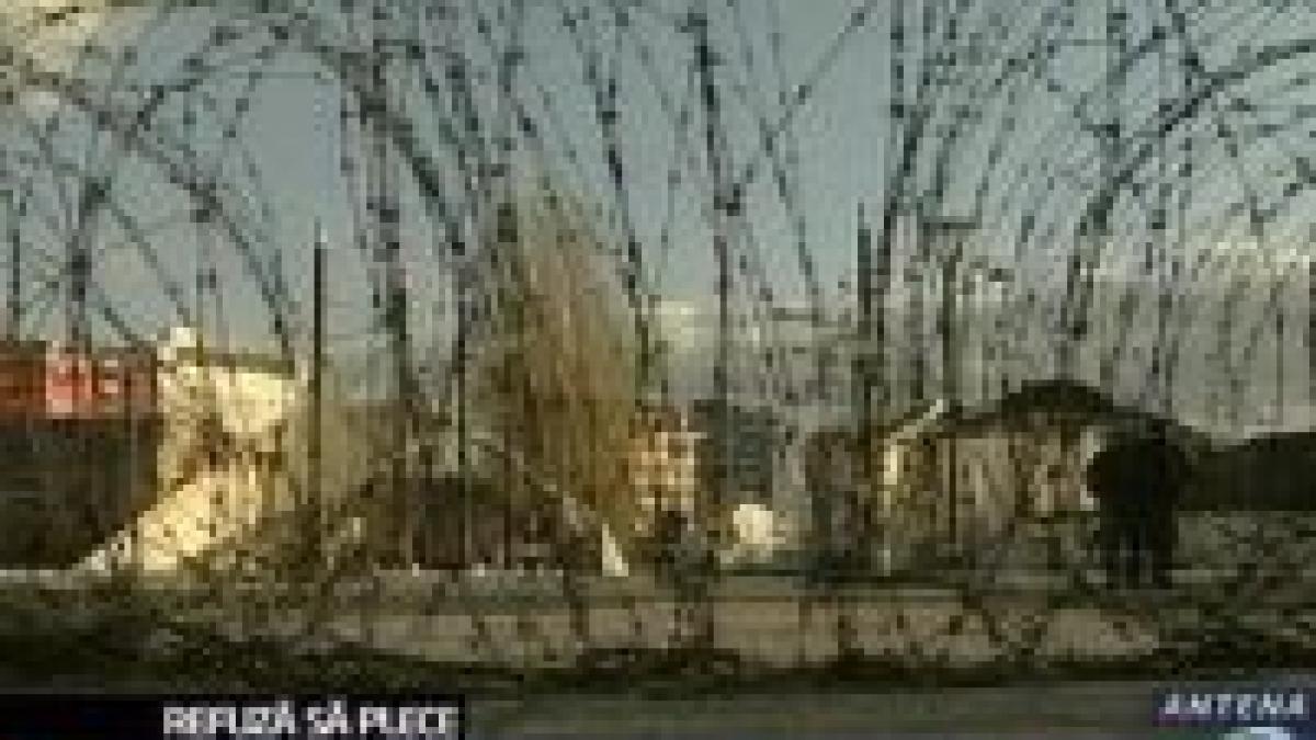 kosovo sarbii care au ocupat doua cladiri administrate de onu refuza sa plece