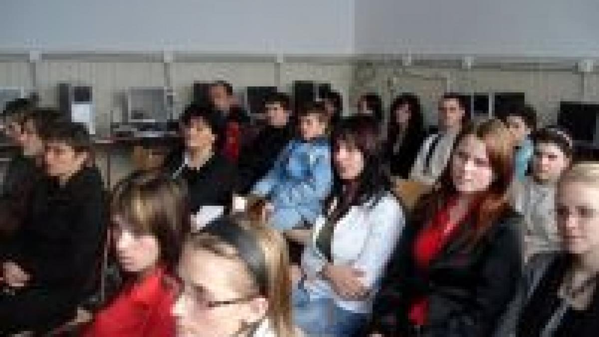 vacanta pentru bugetari elevii si studentii au liber in perioada summitului nato