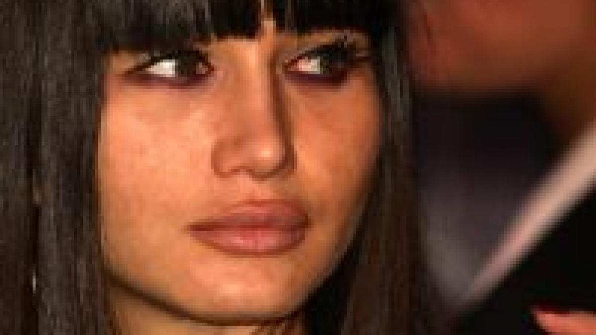 varsta reala a elenei basescu 24 sau 28 de ani