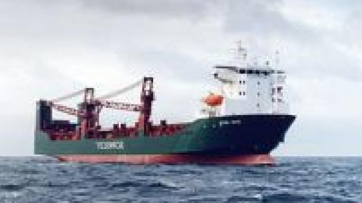 o nava s a scufundat in apropiere de hong kong 18 marinari sunt dati disparuti