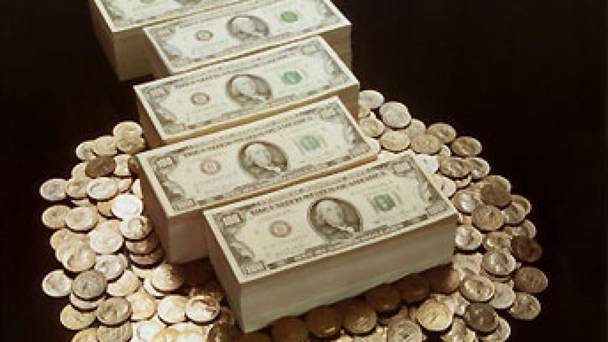 dolarul s a apreciat fata de euro cu 0 4