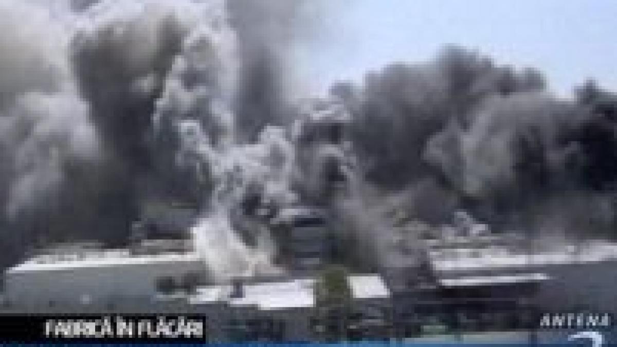 spectacol de foc in sua o fabrica a ars sub ochii pompierilor video