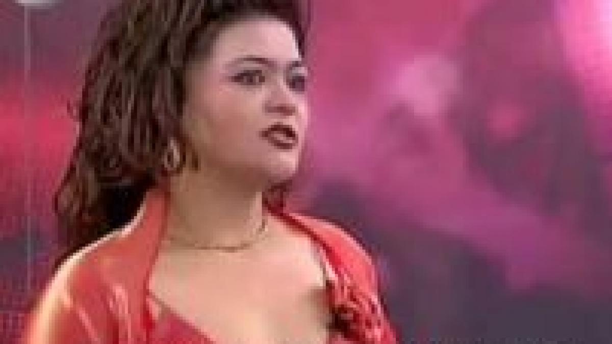 o bulgaroaica face ravagii pe youtube cu hitul ken lee video