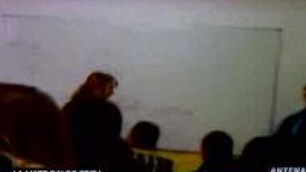 distractia de la ora de mate profesoara batjocorita de elevi in timisoara video