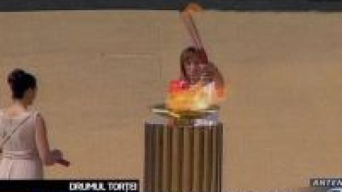 la atena a avut loc ceremonia de inmanare a flacarii olimpice oficialitatilor chineze video