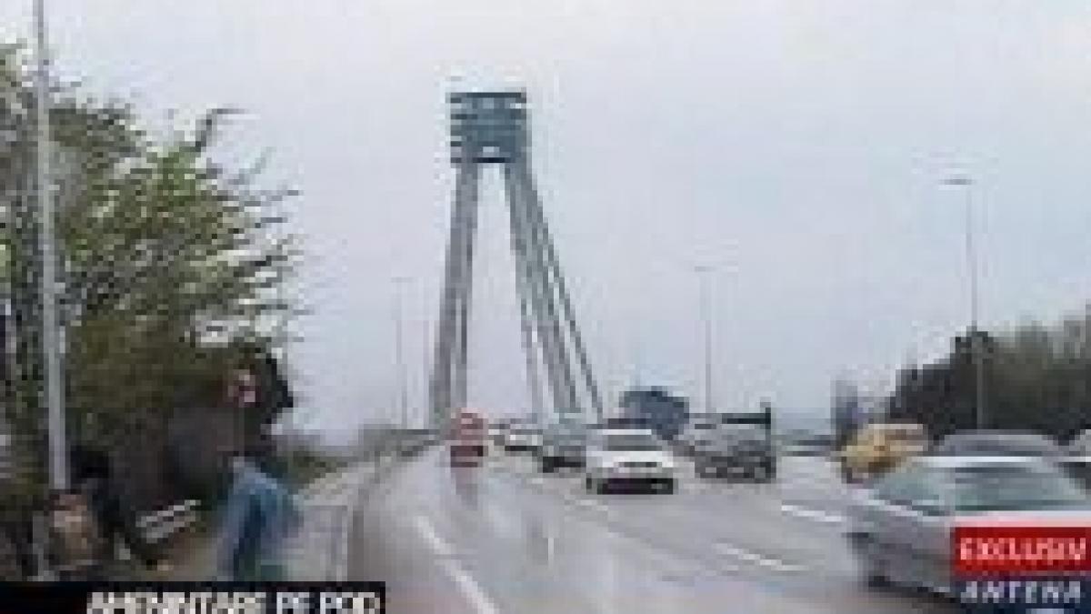 un barbat a amenintat ca arunca in aer podul agigea