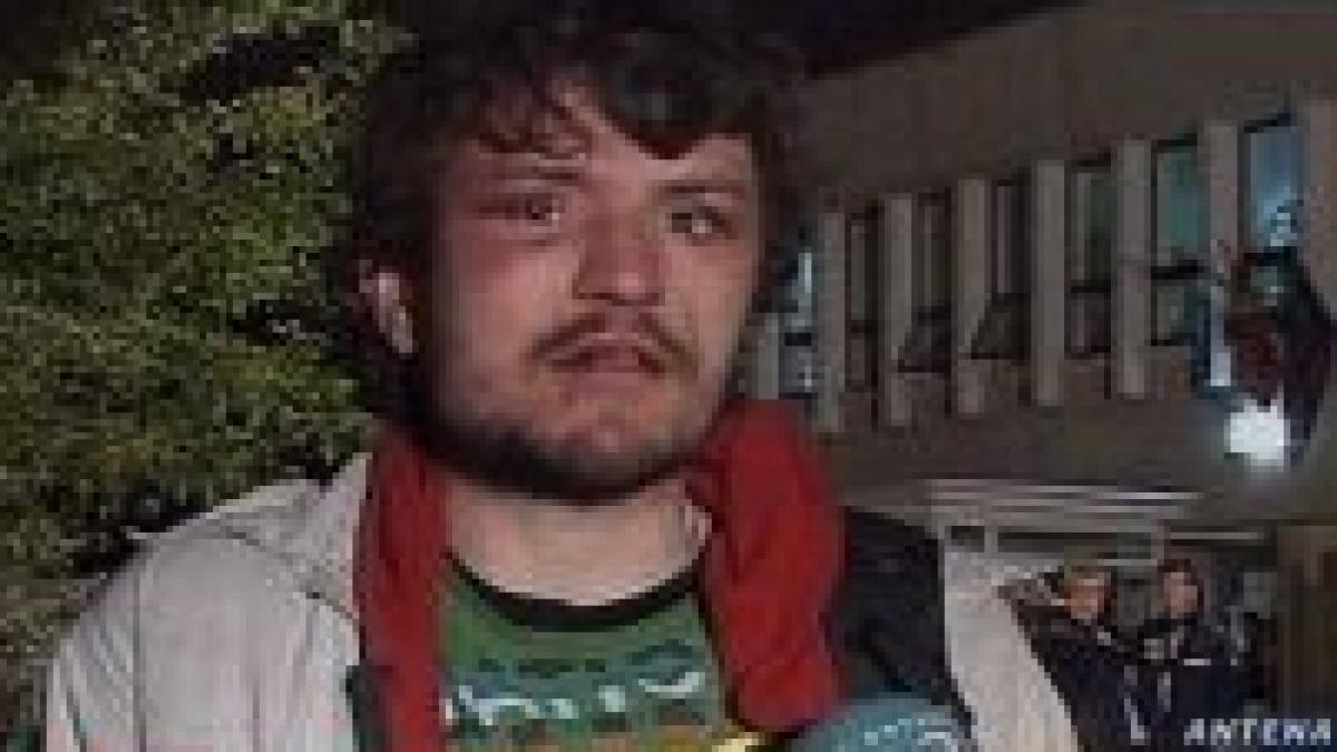 mascati vs militanti anti nato zeci de romani si straini retinuti de politie video