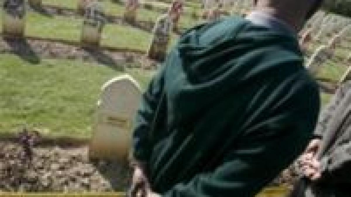 148 de morminte musulmane au fost profanate intr un cimitir din franta