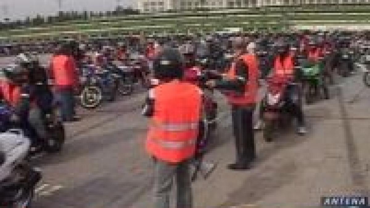mars pe doua roti in bucuresti in cadrul campaniei motociclistii exista in trafic