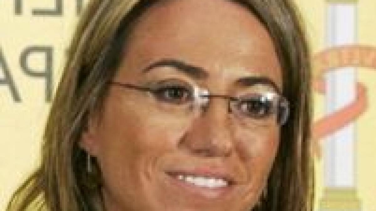 premiera in spania o femeie conduce ministerul apararii video