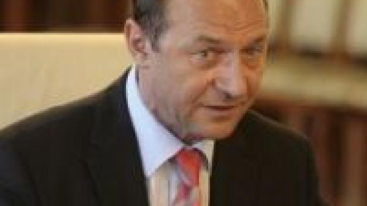 traian basescu participa la bilantul activitatii sri