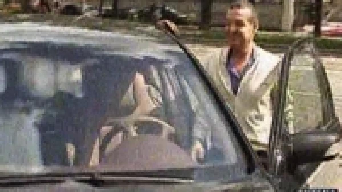 becali oprit de politie pentru ca a trecut pe rosu video