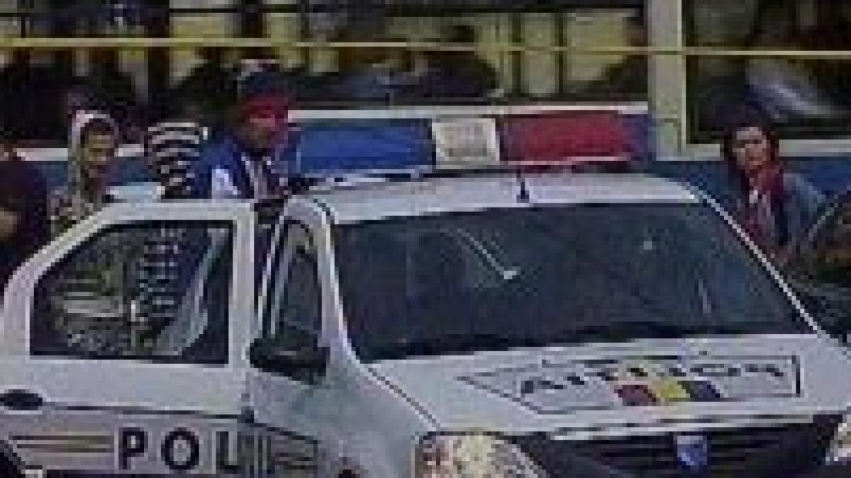 schimb de focuri in centrul craiovei intre doua bande rivale video