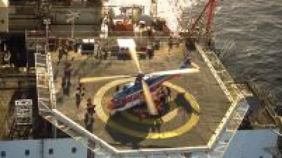 20 de oameni au murit dupa ce un elicopter s a lovit de o platforma marina din marea neagra