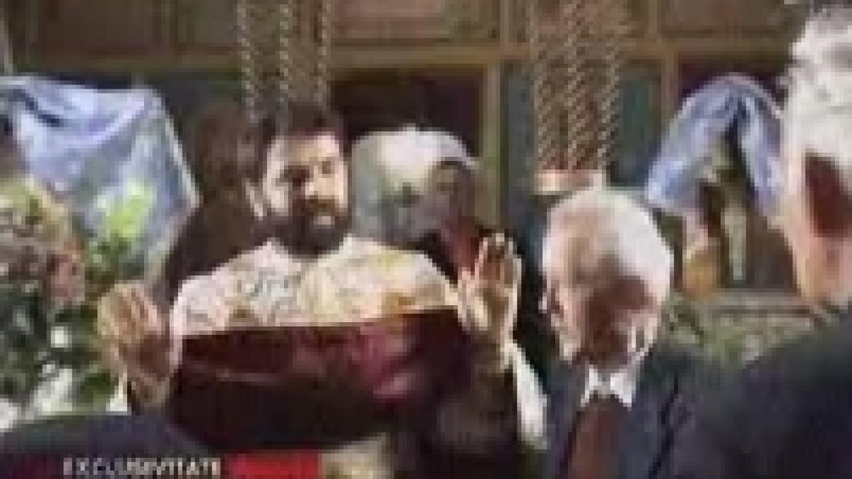 un primar a incercat sa si faca reclama electorala in biserica video