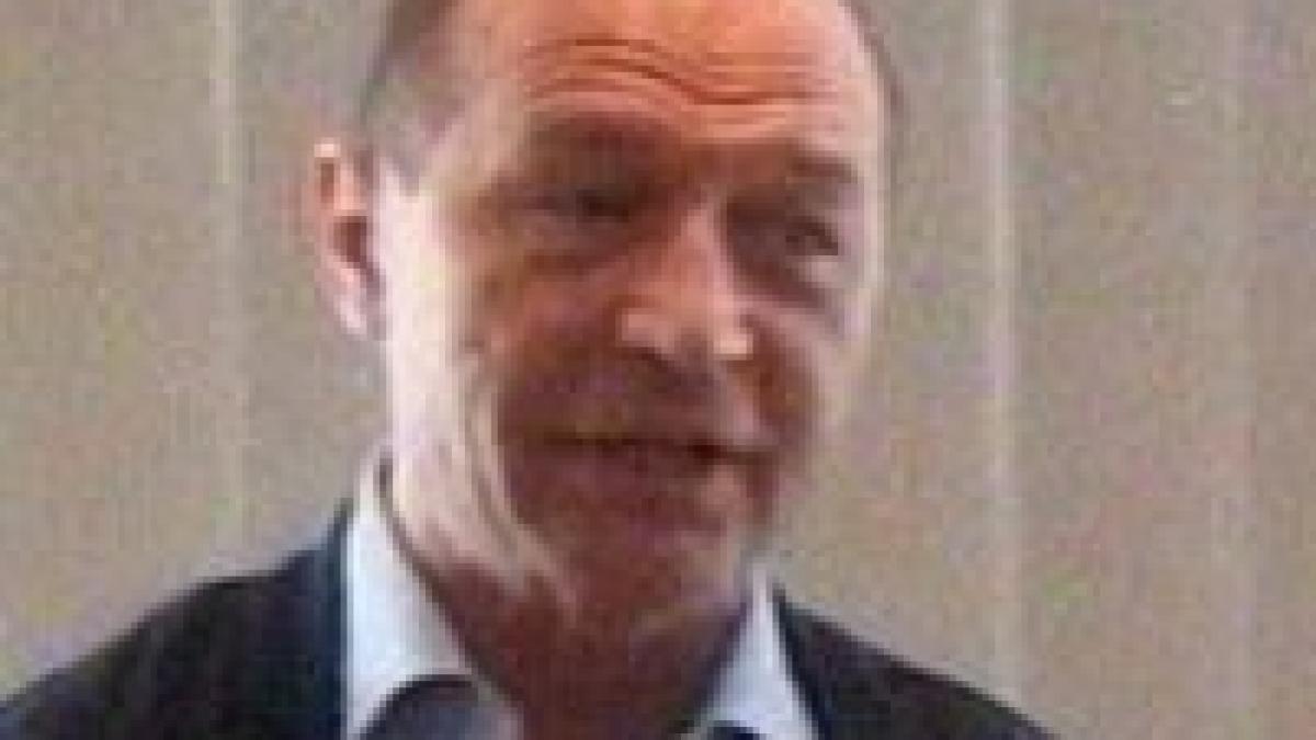 basescu vreau si altceva la mare decat ceea ce ne a dat dumnezeu adica soarele