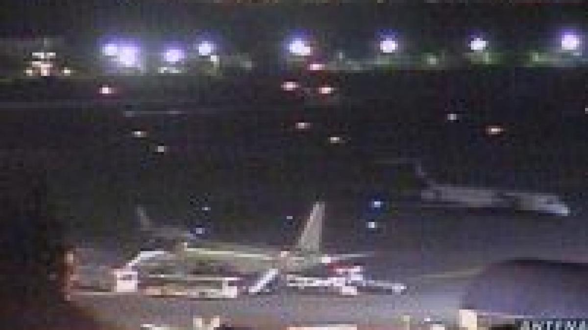 un avion a blocat temporar traficul pe aeroportul baneasa zborurile au fost reluate