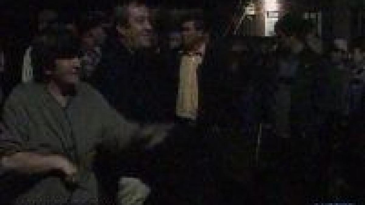 scandal in covasna rromii prinsi la furat i au amenintat cu moartea pe localnicii maghiari video