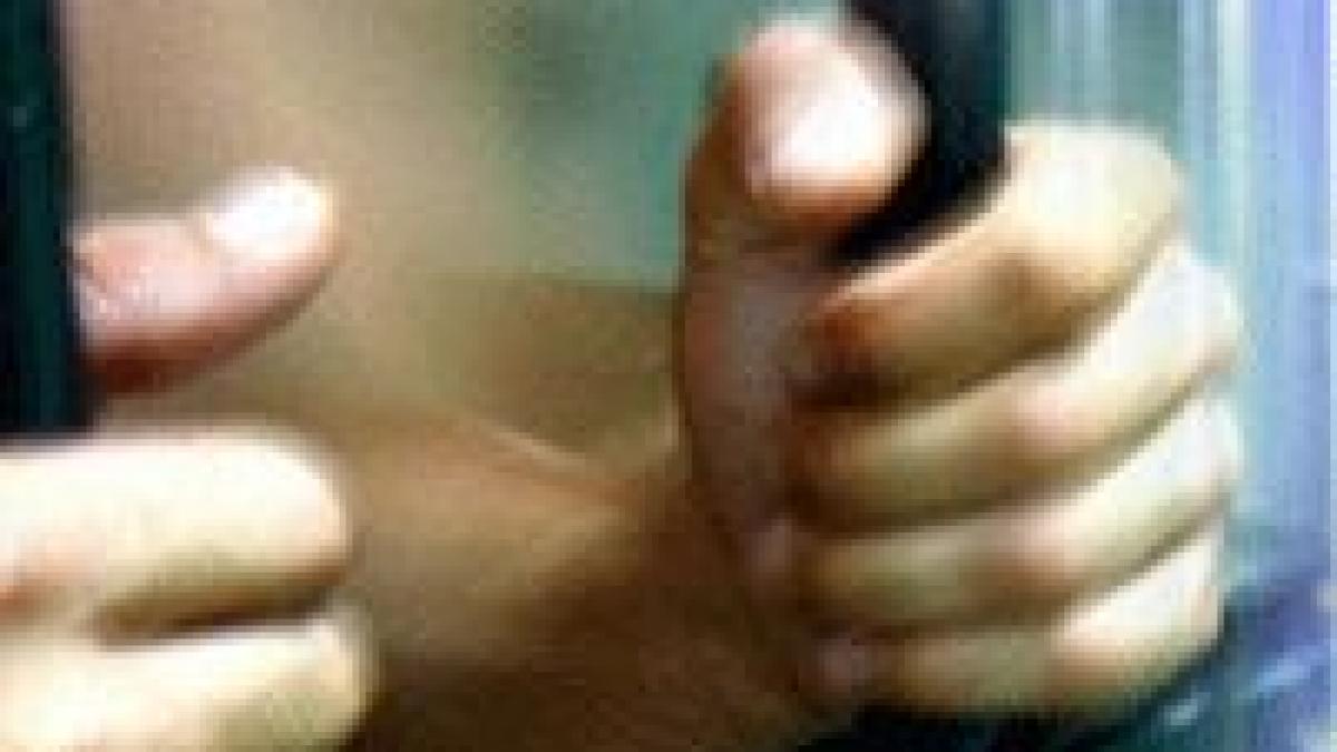 italia inca un roman s a sinucis in inchisoare