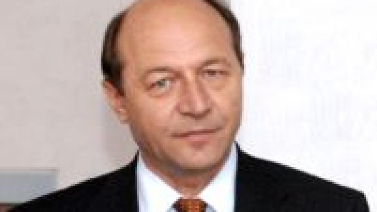 basescu a primit premiul pasarica pot sa ma joc si eu cu telefonul tau