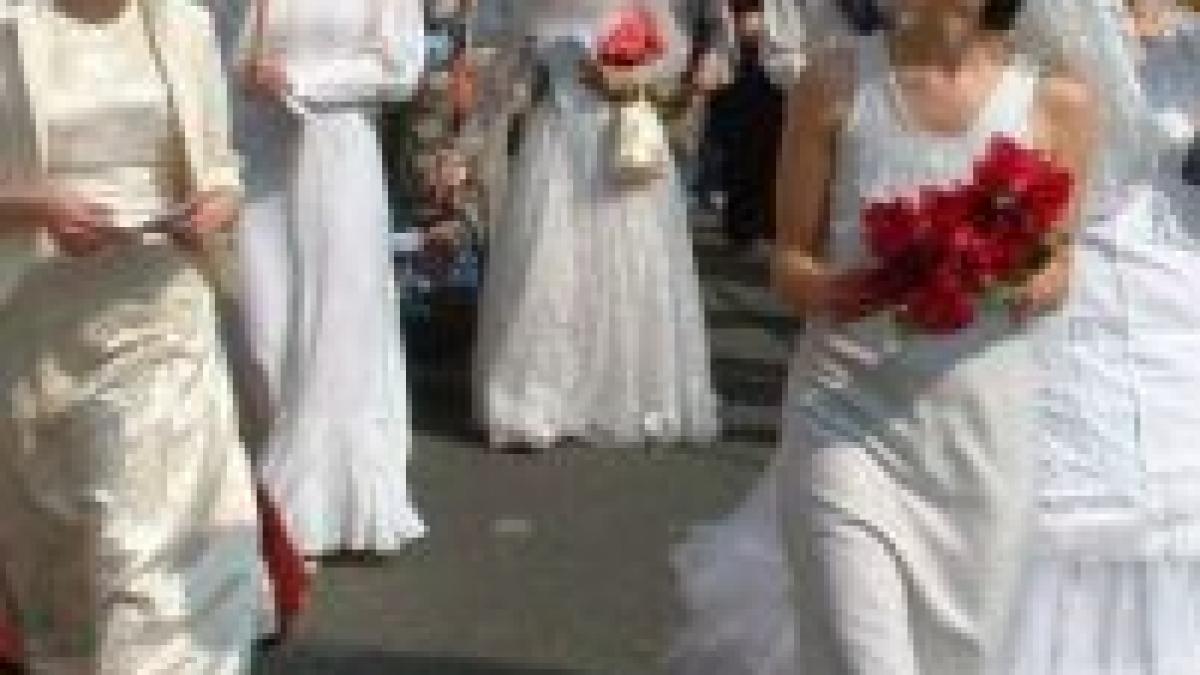 bucuresti mars al mireselor impotriva violentei in familie video