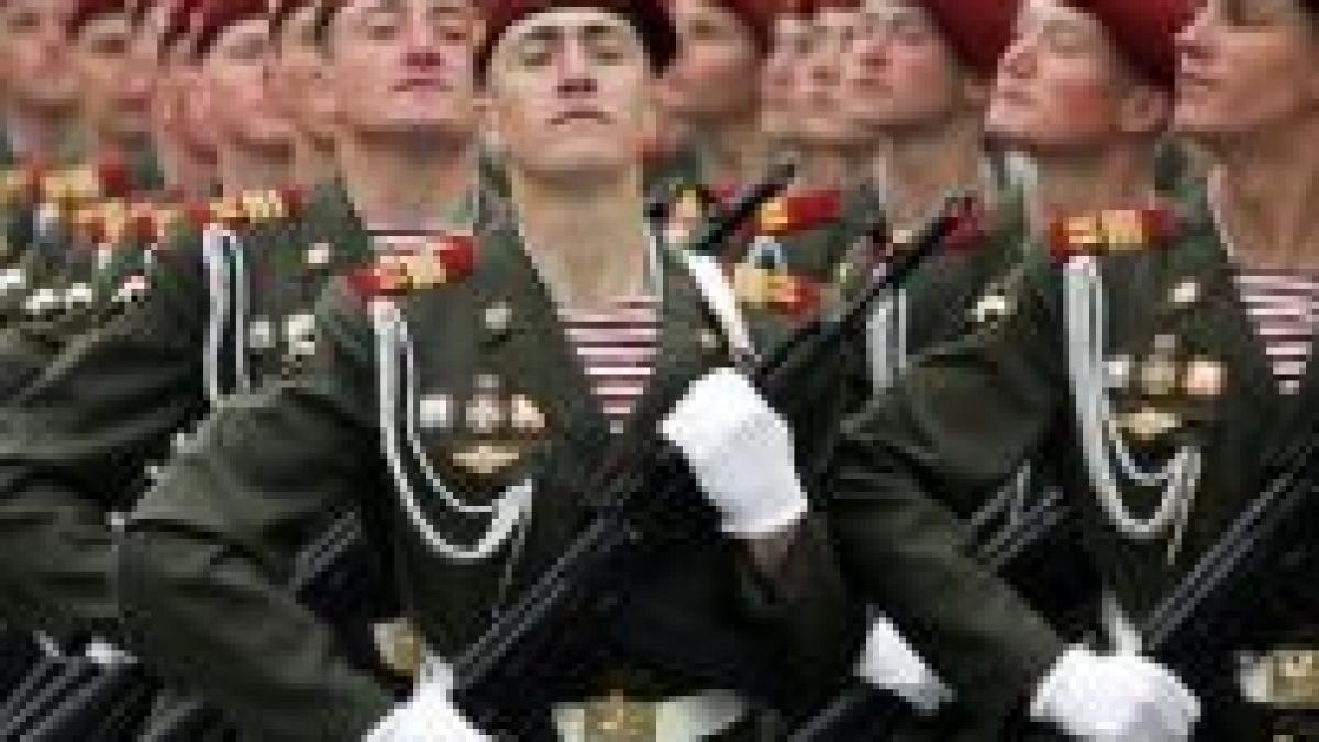 desfasurare de forte in rusia peste 8 000 de militari participa la parada de 9 mai video