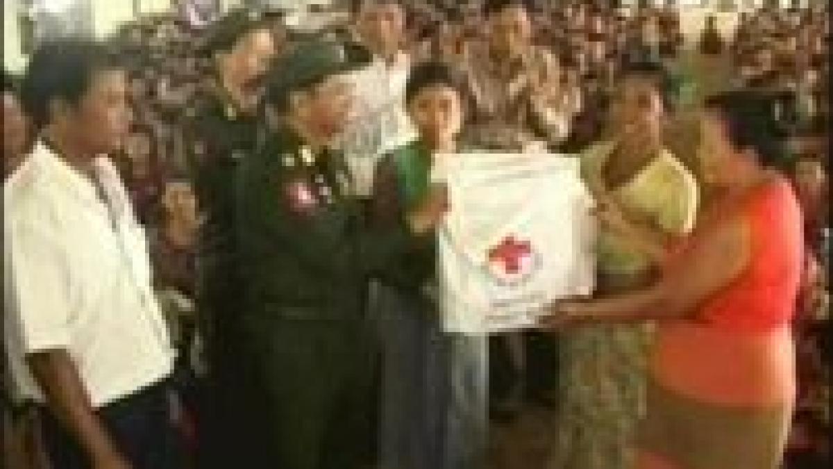 myanmar guvernul a folosit ajutoarele umanitare ca sa atraga cetatenii la vot