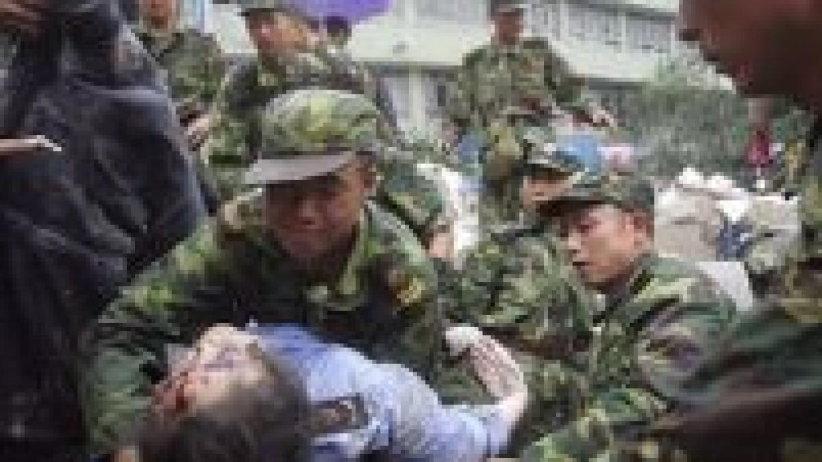 cutremurul din china 16 000 de morti si peste 26 000 de oameni ingropati sub ruine