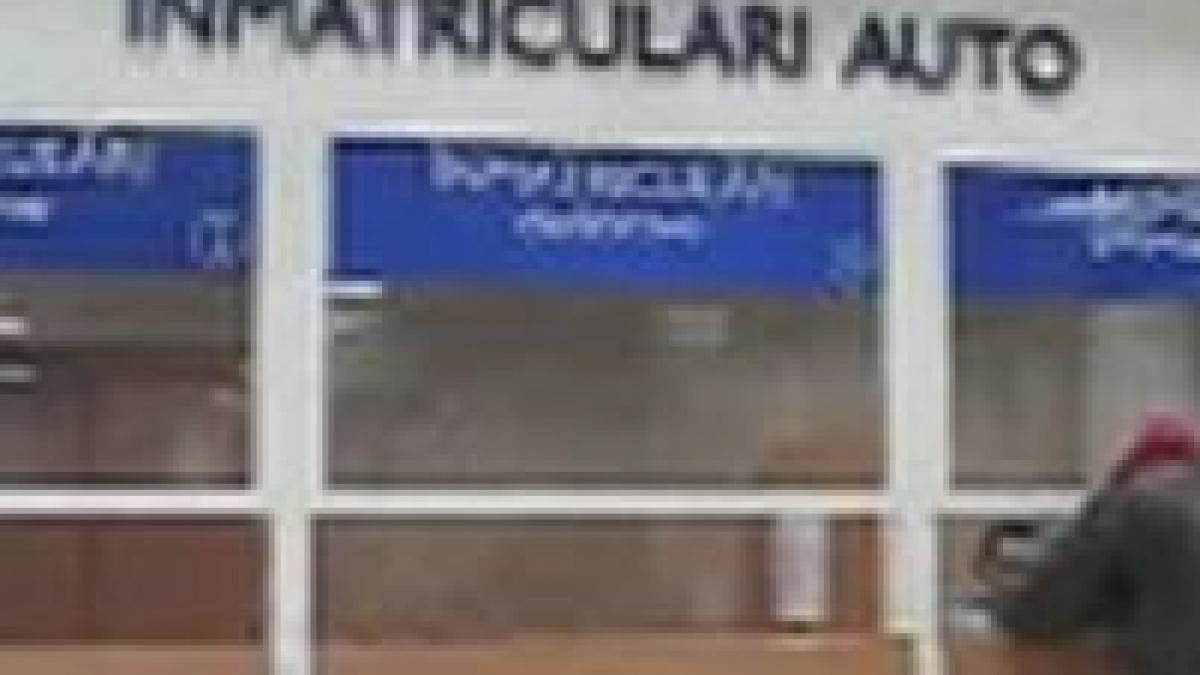 cluj politist de la serviciul inmatriculari prins in flagrant cand lua mita