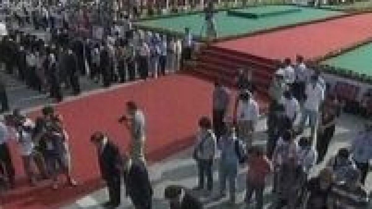 32 000 de morti in china doliu national si traseul tortei olimpice suspendat