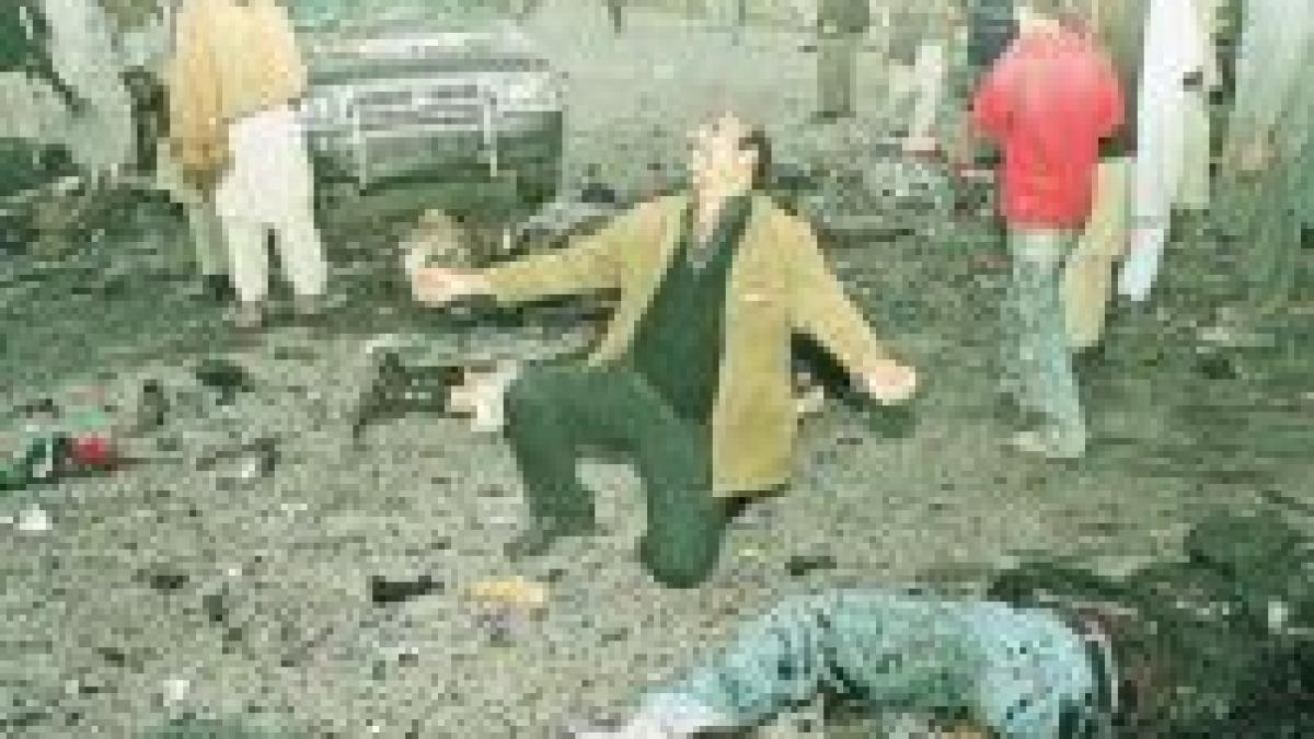 atentat sinucigas in pakistan 13 oameni au murit si 14 sunt raniti video