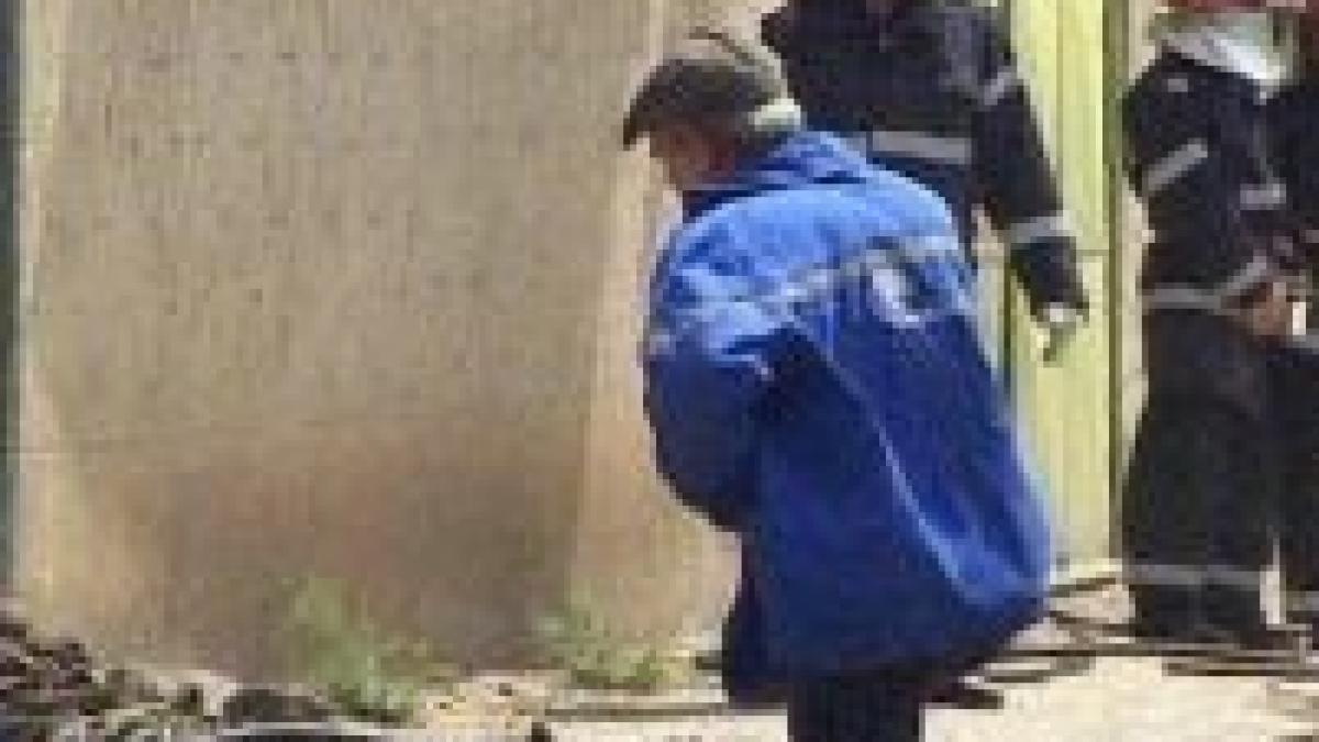 au taiat un cablu electric de sase mii de volti incercand sa sape un sant video