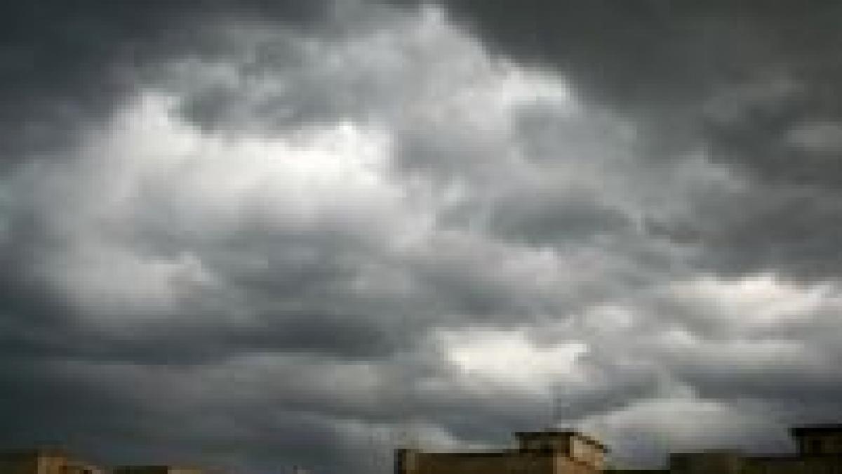 caldura dinaintea furtunii de joi scad temperaturile si vin ploile