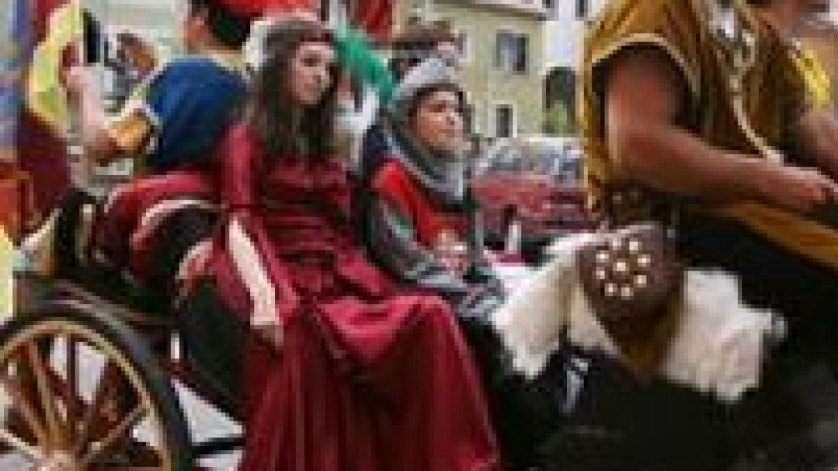 turniruri acrobatii muzica si artificii la serbarile medievale din brasov