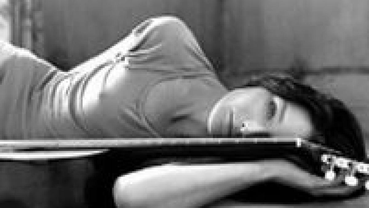 carla bruni isi lanseaza al treilea album din cariera de cantareata