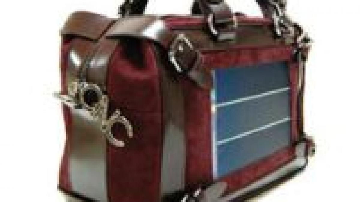 geanta solara incarca ti mobilul oriunde te ai afla foto video