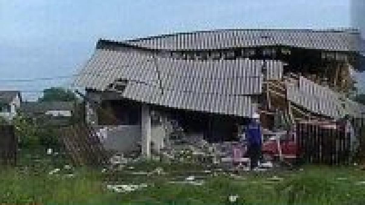 trei persoane au fost ranite dupa ce o casa din dambovita a explodat