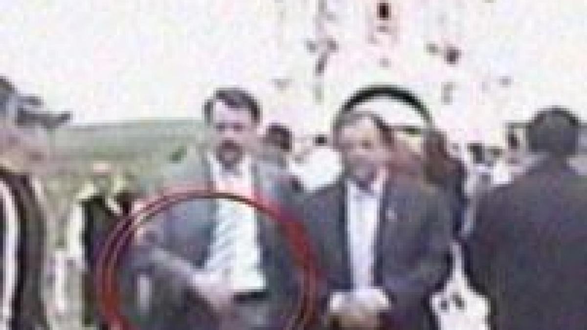 liderii partidelor politice din suceava impart bani la biserica