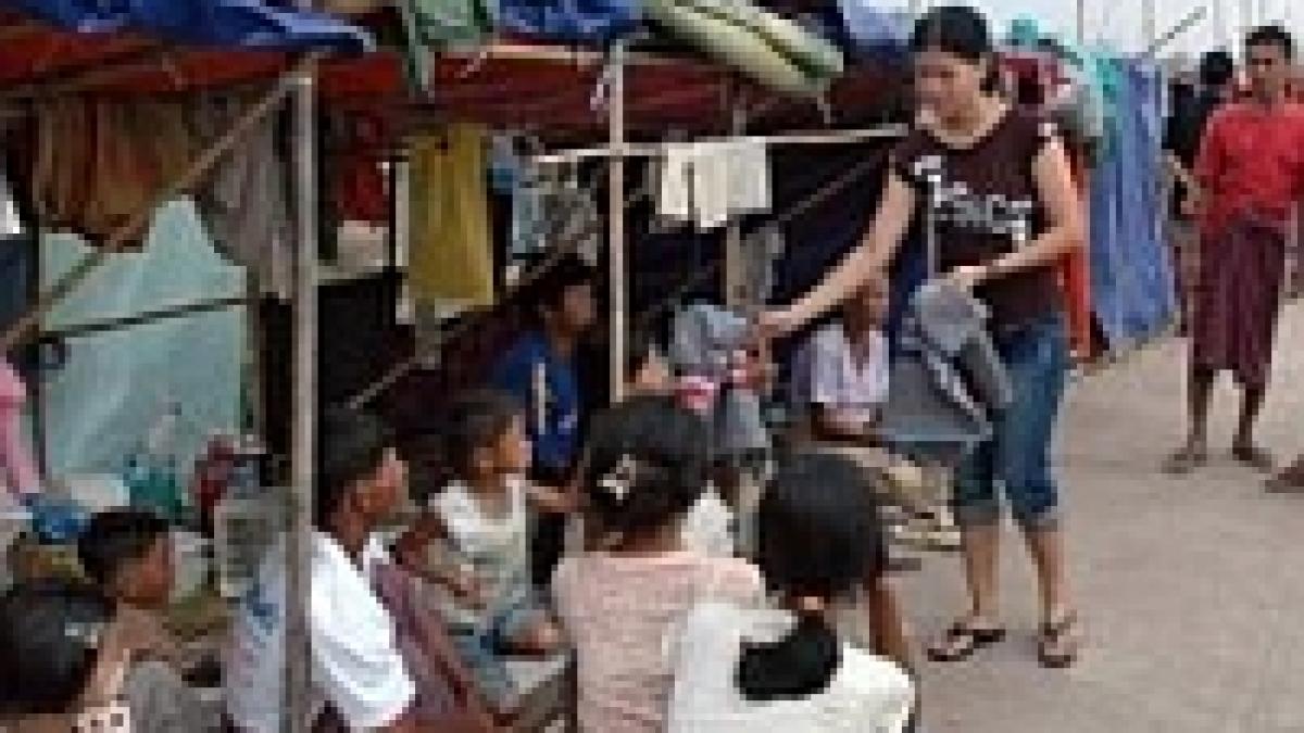 myanmar autoritatile ignora victimele ciclonului si isi continua lupta politica