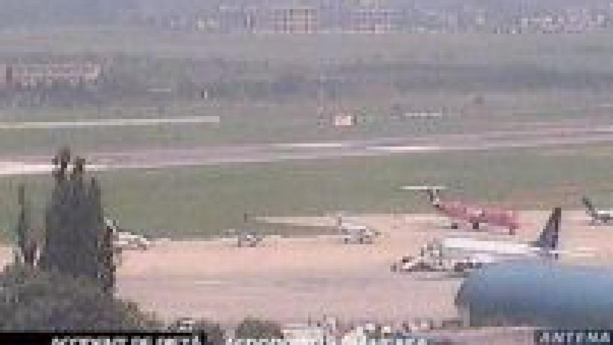 incident pe aeroportul baneasa un avion a fost avariat de o masina pentru bagaje