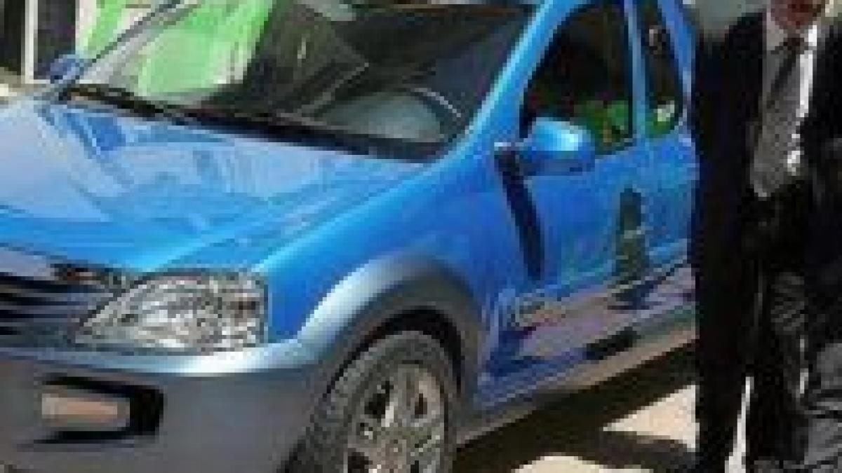 renault a prezentat un nou pick up dacia la deschiderea centrului de design