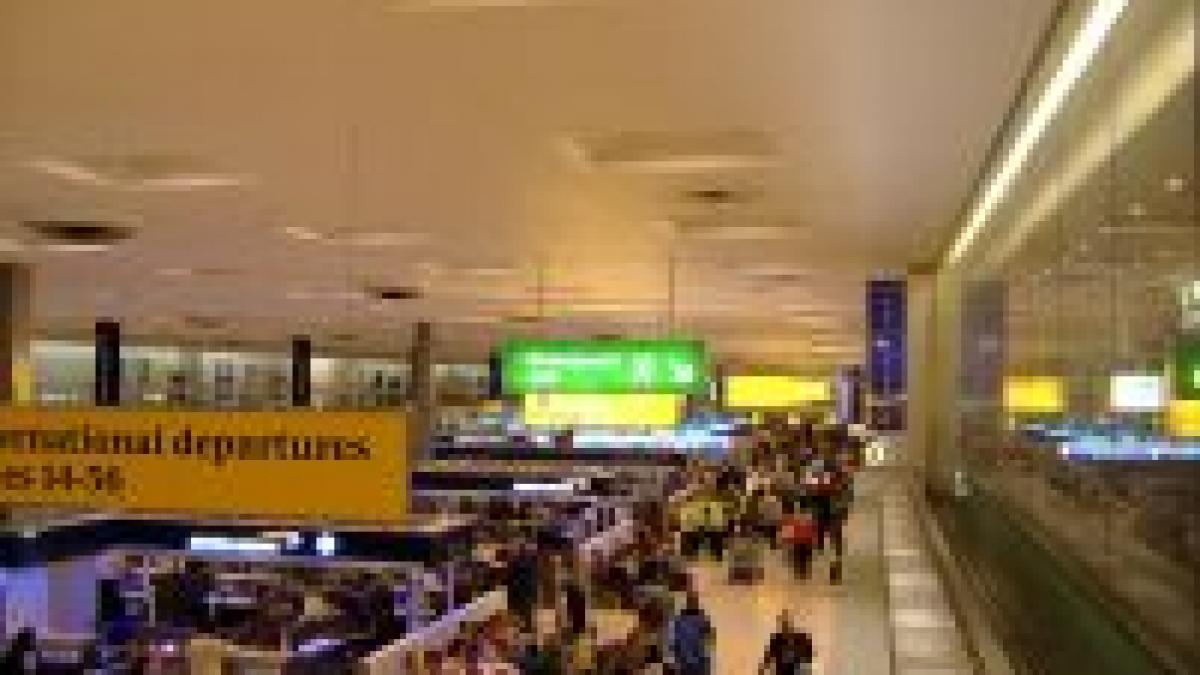 londra 3 000 de oameni au protestat fata de construirea unei noi piste pe heathrow